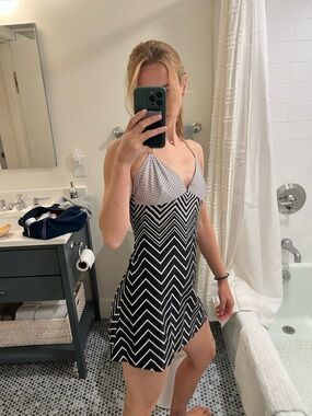70’s Black & White Chevron V-Neck Mini Dress